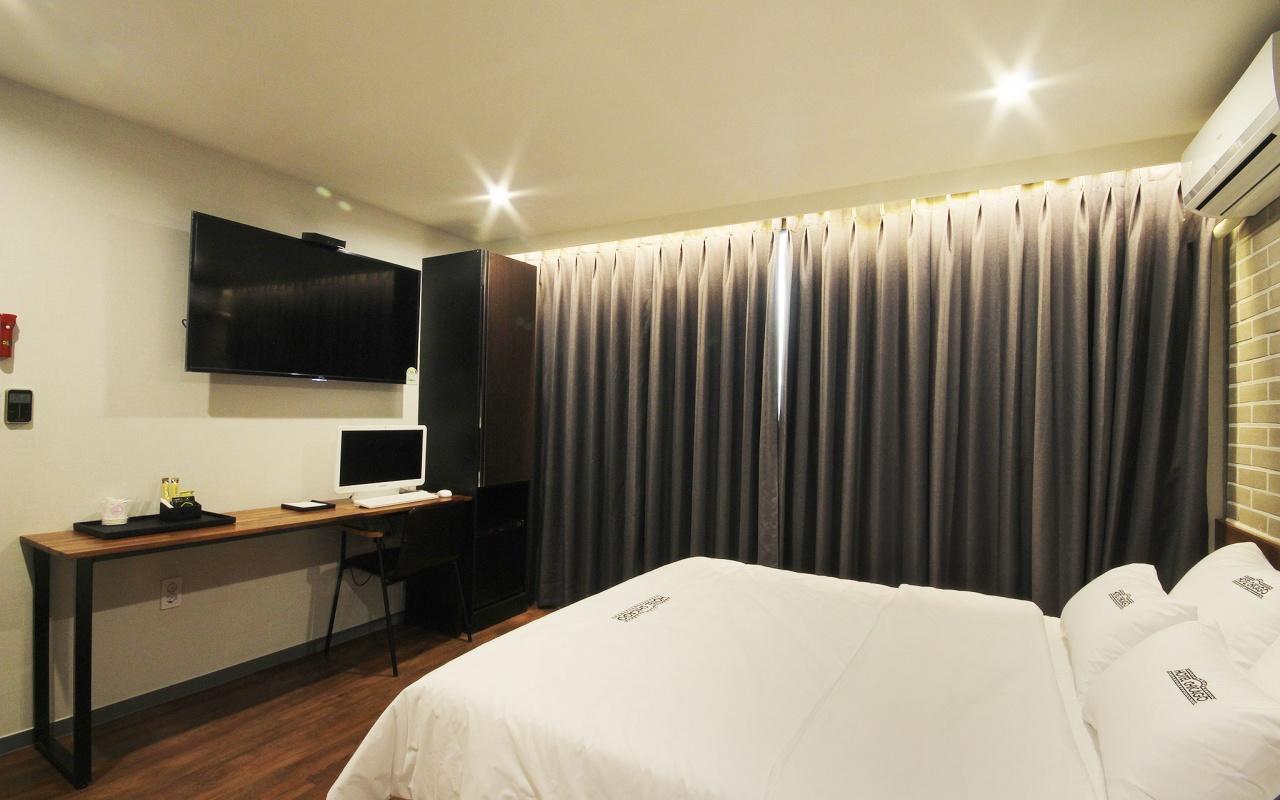 Hotel Chicago Jinju Eksteriør bilde